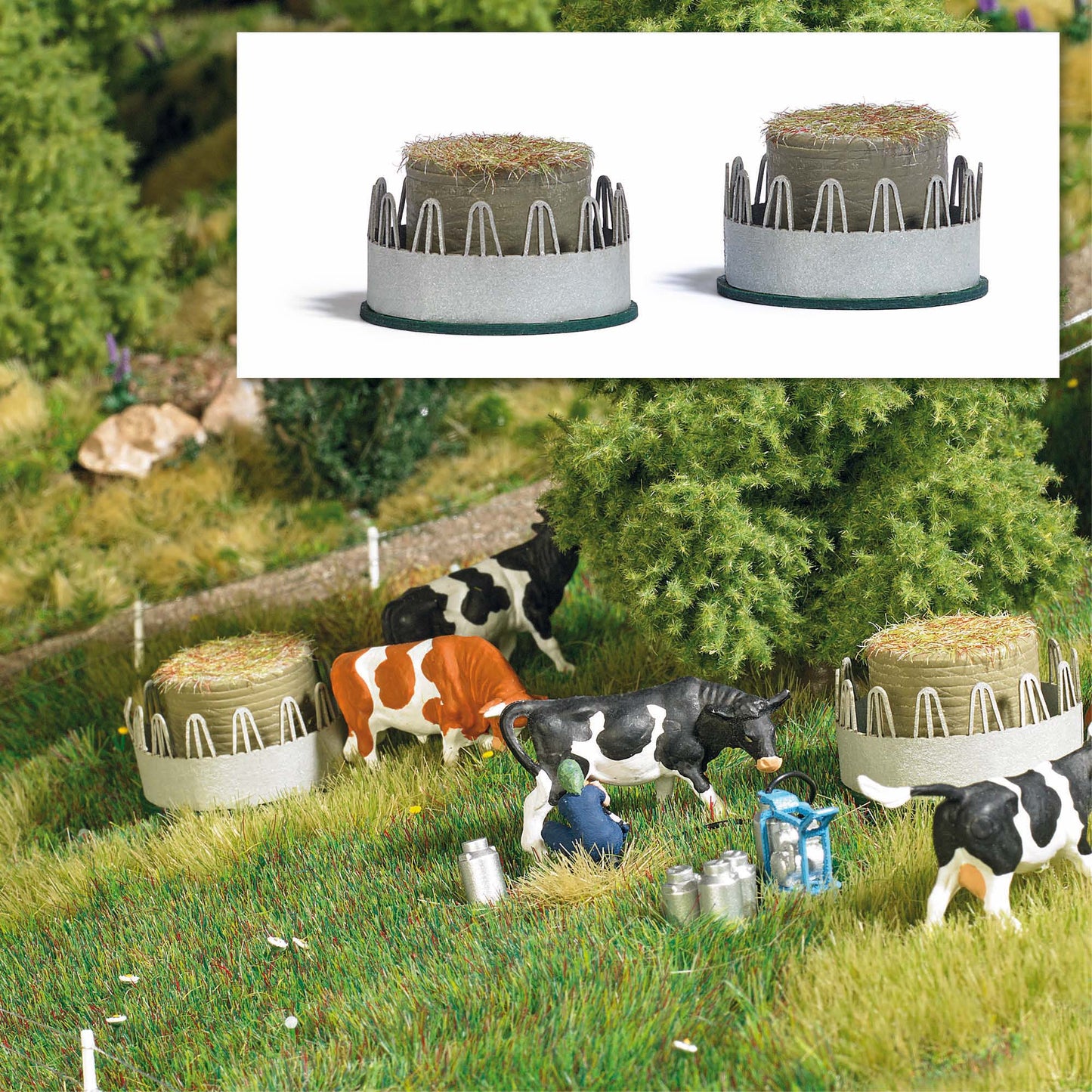 Busch 1388 HO Cattle Hay Racks with Hay Bales