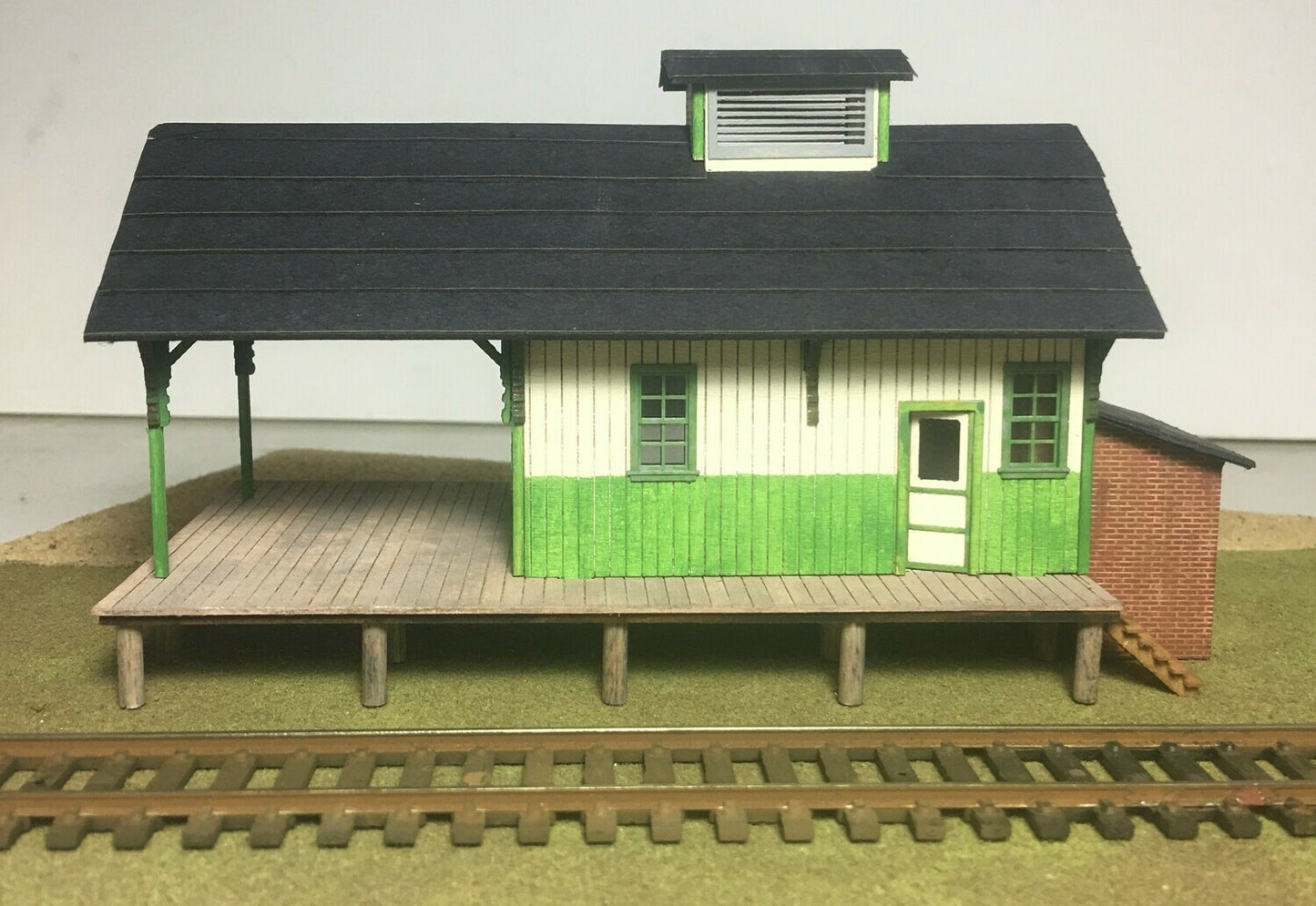 Motrak Models 83300 HO McGuirl Transfer Depot Building Kit