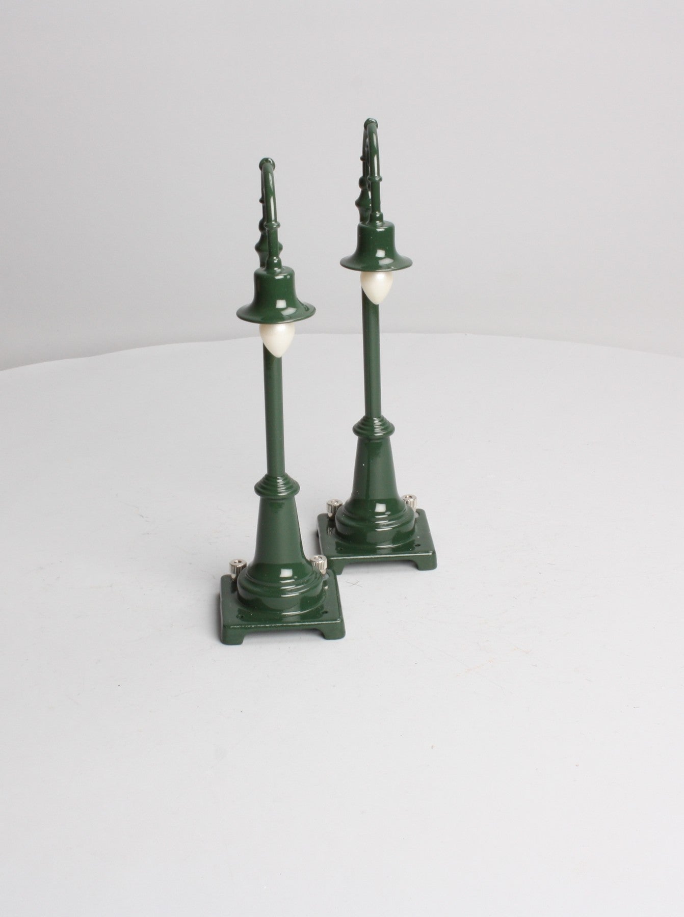 MTH 20-1031 O Scale #59 Green Street Lamp Set (Pack of 2) LN/Box