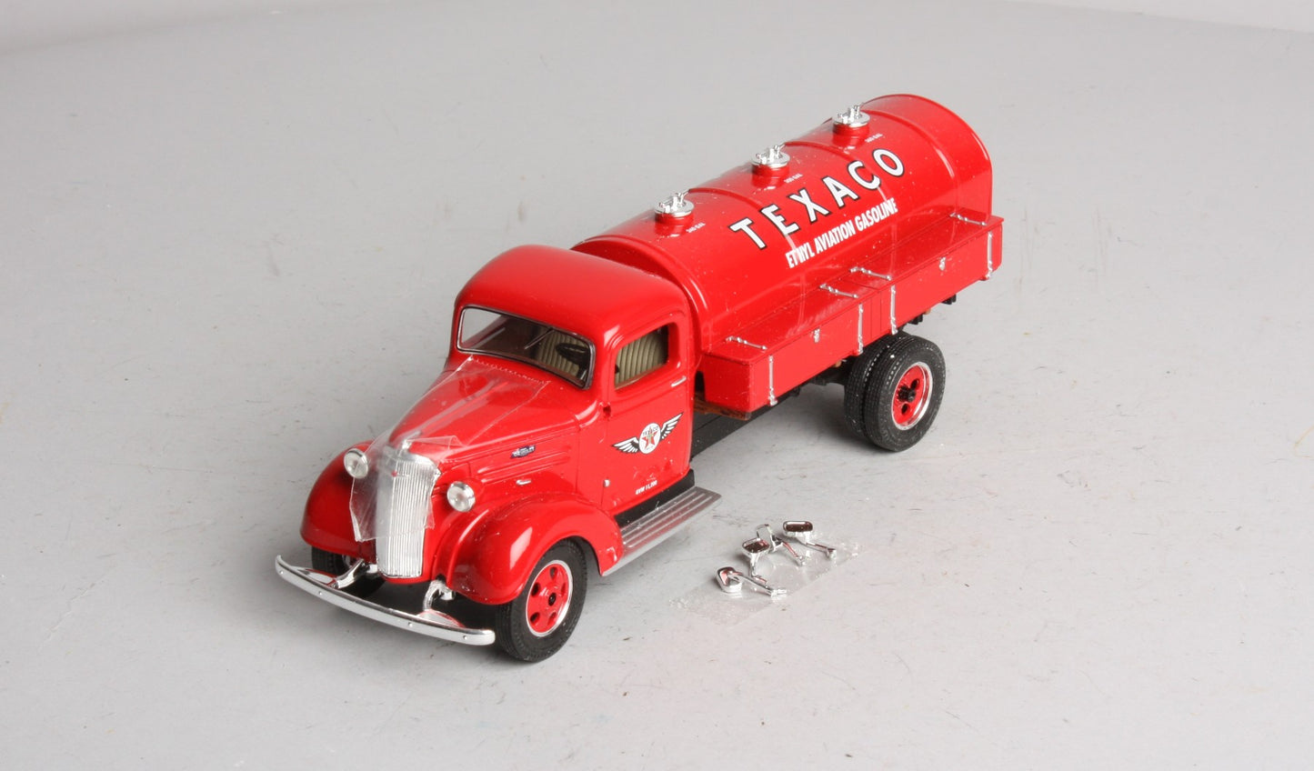 First Gear 19-2667 1:30 Die Cast Texaco Aviation #3 900-Gallon Aviation Tanker