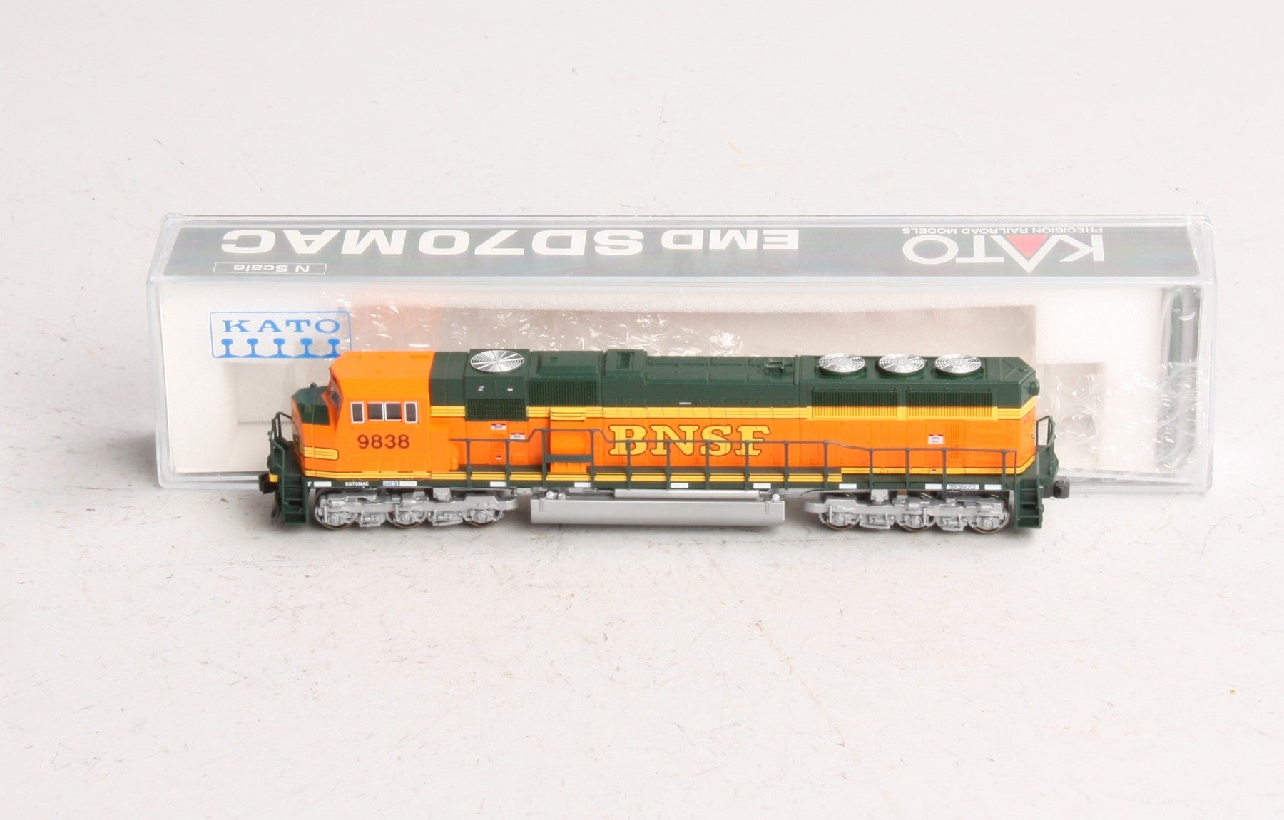 Kato 176-6303 N Scale BNSF SD-70 MAC Diesel Locomotive #9838