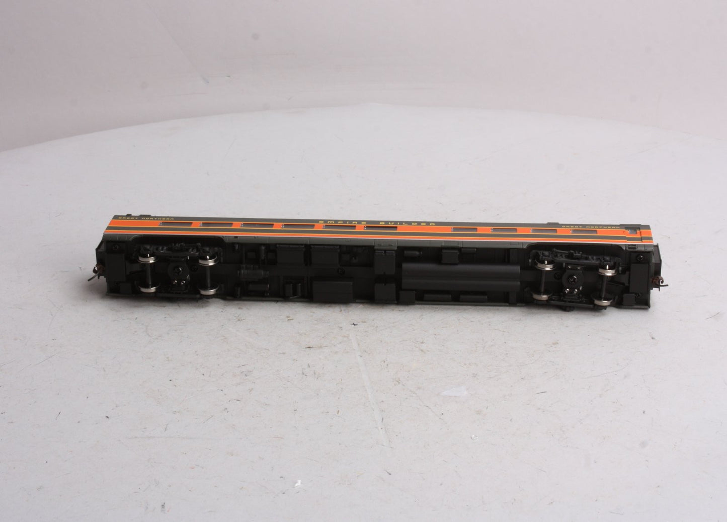 Walthers 932-9037 HO Scale GN Empire Builder Lake Series AC&F 36-Seat Diner NIB