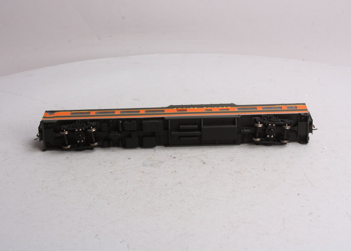 Walthers 932-9039 HO Great Northern Empire Builder Budd 48-Seat Vista Dome Coach NIB