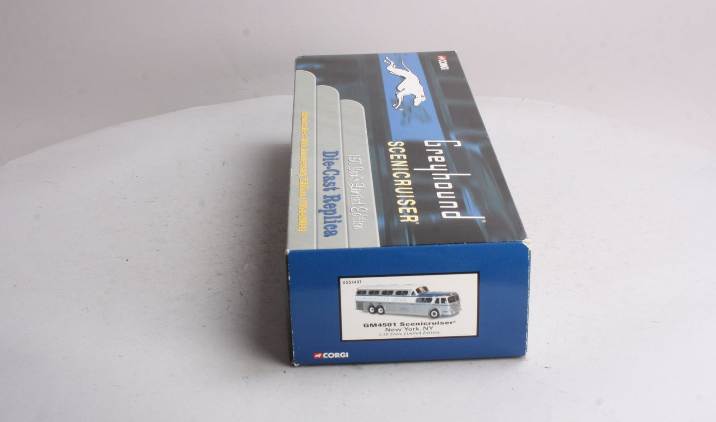 Corgi US54407 1:50 Greyhound Scenicruiser New York, NY Limited Edition Replica