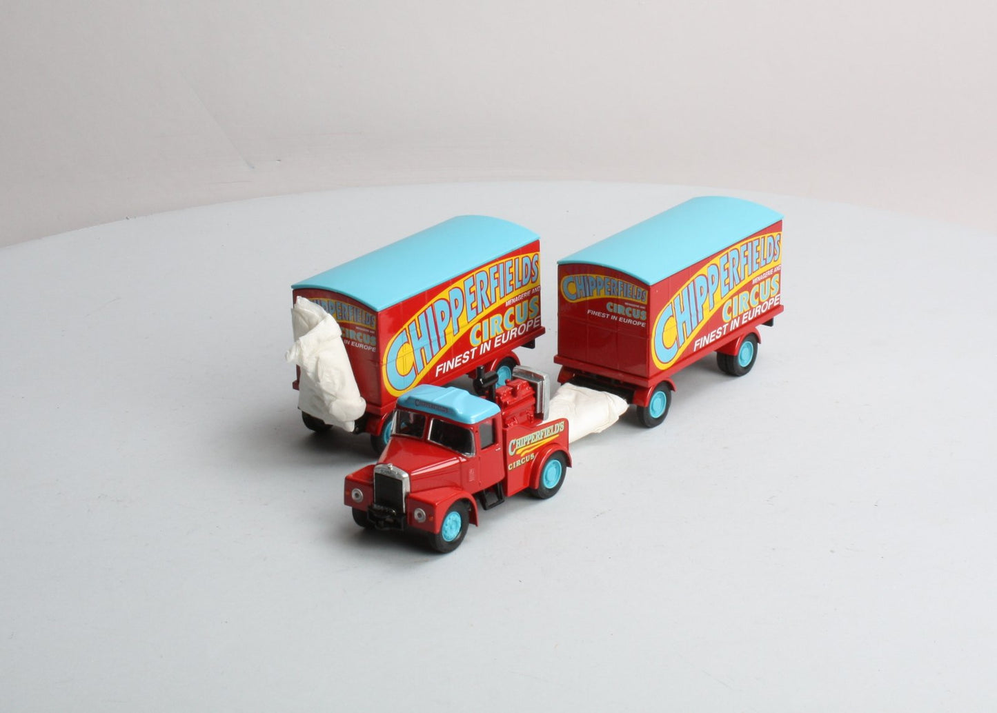 Corgi 97915 1:50 Die Cast Chipperfields Scammell Highwayman with Trailers LN/Box