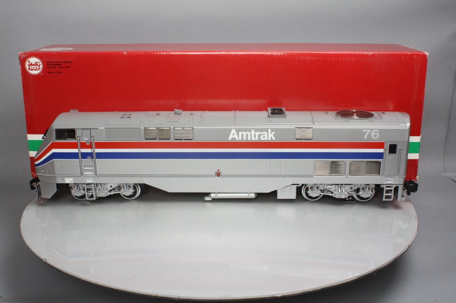 LGB 20490 G Scale Amtrak Genesis Diesel Locomotive #76 EX