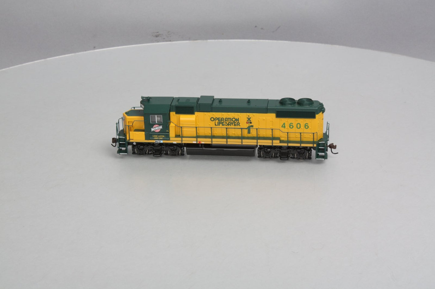 Athearn 8003 Chicago & North Western GP38-2 Diesel Locomotive #4606 LN/Box