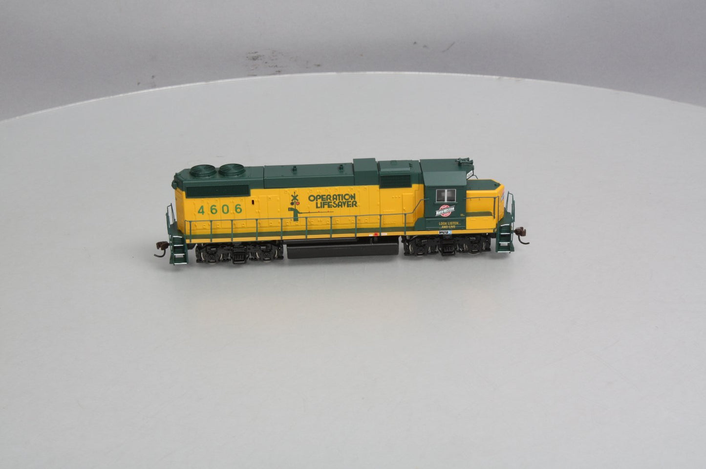 Athearn 8003 Chicago & North Western GP38-2 Diesel Locomotive #4606 LN/Box