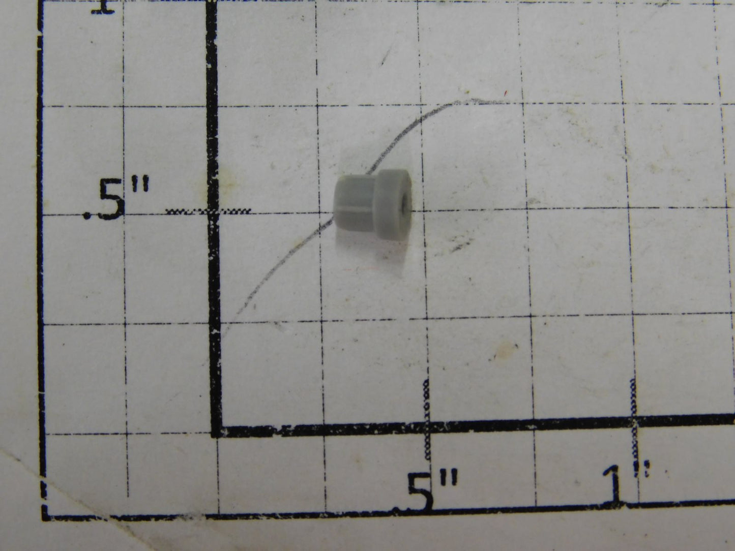 Lionel 18043-75 Gray Handrail Insulator