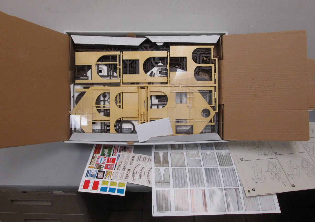 Pola 999 G Scale Banhof "Susch" Station Kit (1:22.5 Scale)