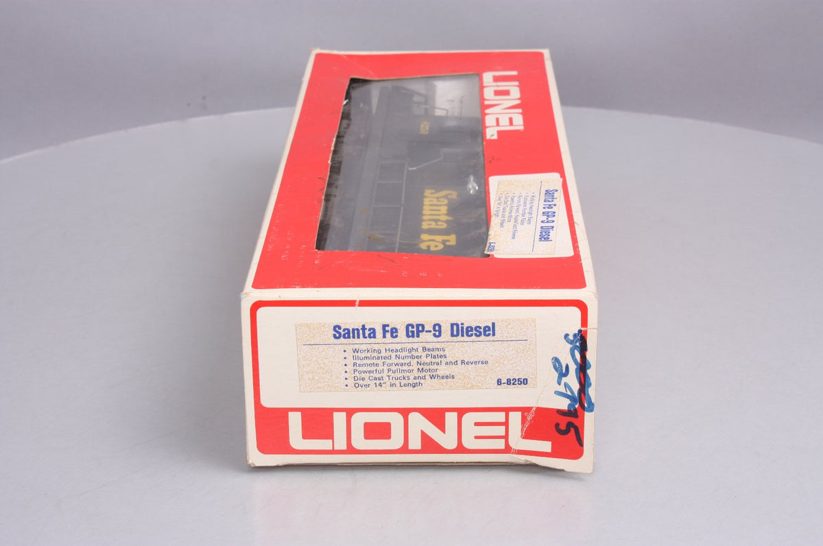 Lionel 6-8250 O Gauge Santa Fe GP9 Powered Diesel Engine #8250 NIB