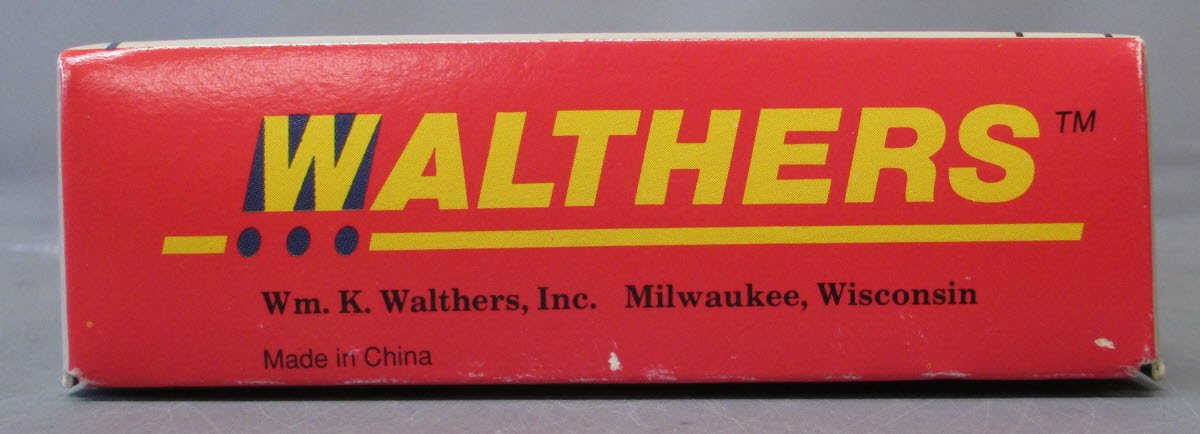 Walthers 932-1306 HO Scale ATSF Fairbanks-Morse H12-44 Diesel Locomotive #516 MT/Box