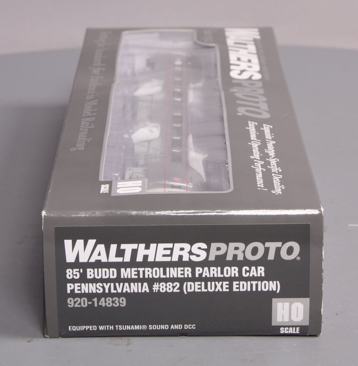 Walthers 920-14839 HO Scale Pennsylvania Railroad Budd Metroliner #882 w/DCC, S