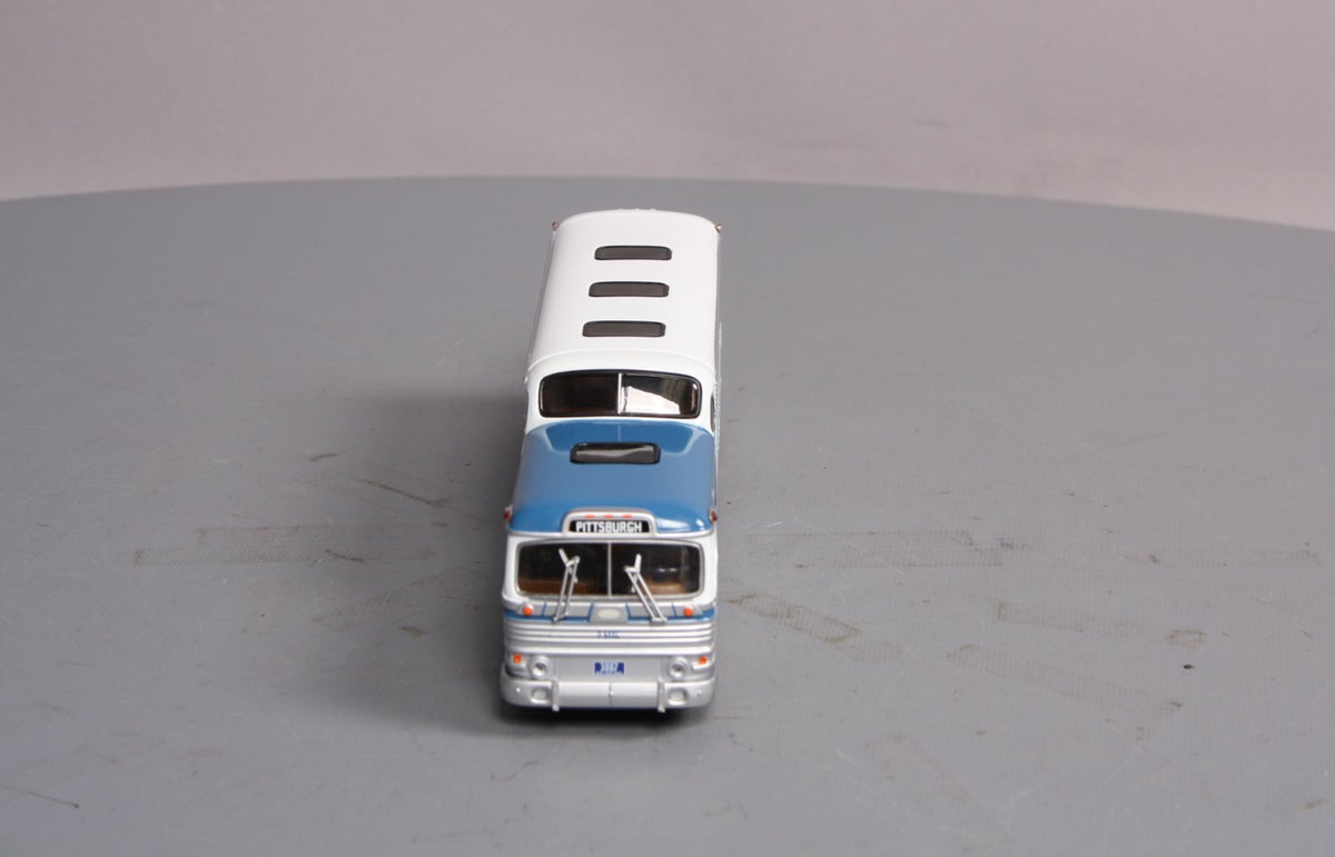 Corgi US54405 1:50 ScaleGM4501 Greyhound Scenicruiser Pittsburgh Destination Bus