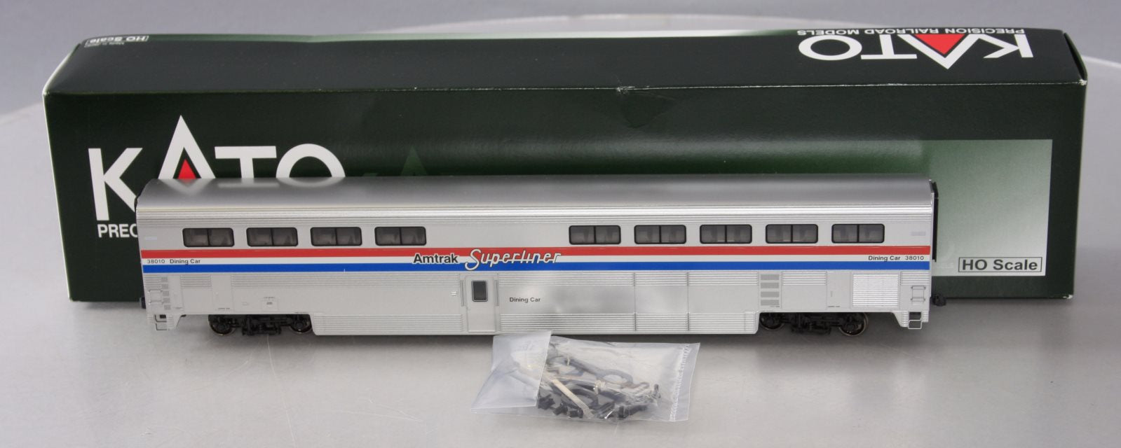 Kato 35-6071 HO Scale Amtrak Superliner Ph III Diner #38010 – Trainz