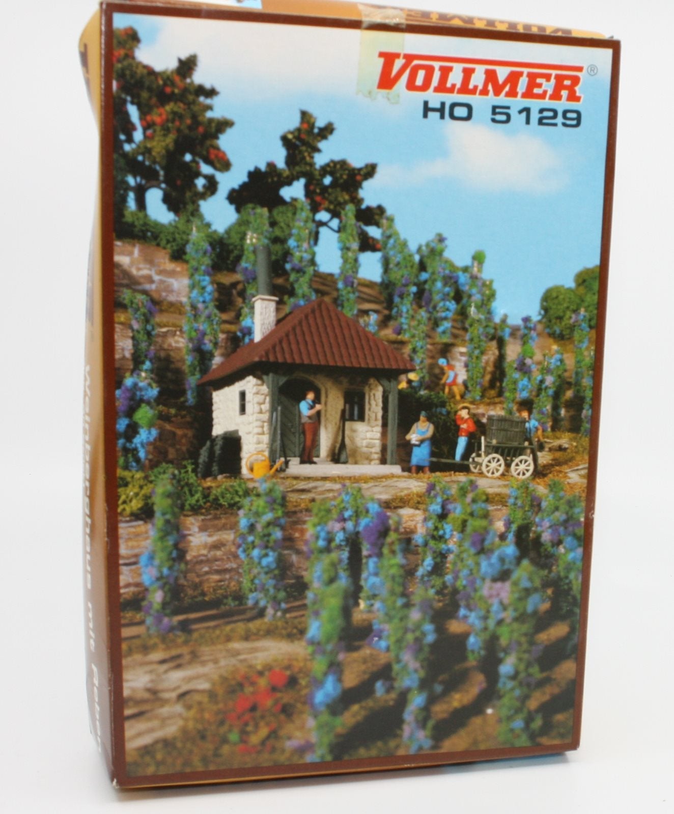 Vollmer 5129 HO Scale House with Vineyard Plastic Model Kit