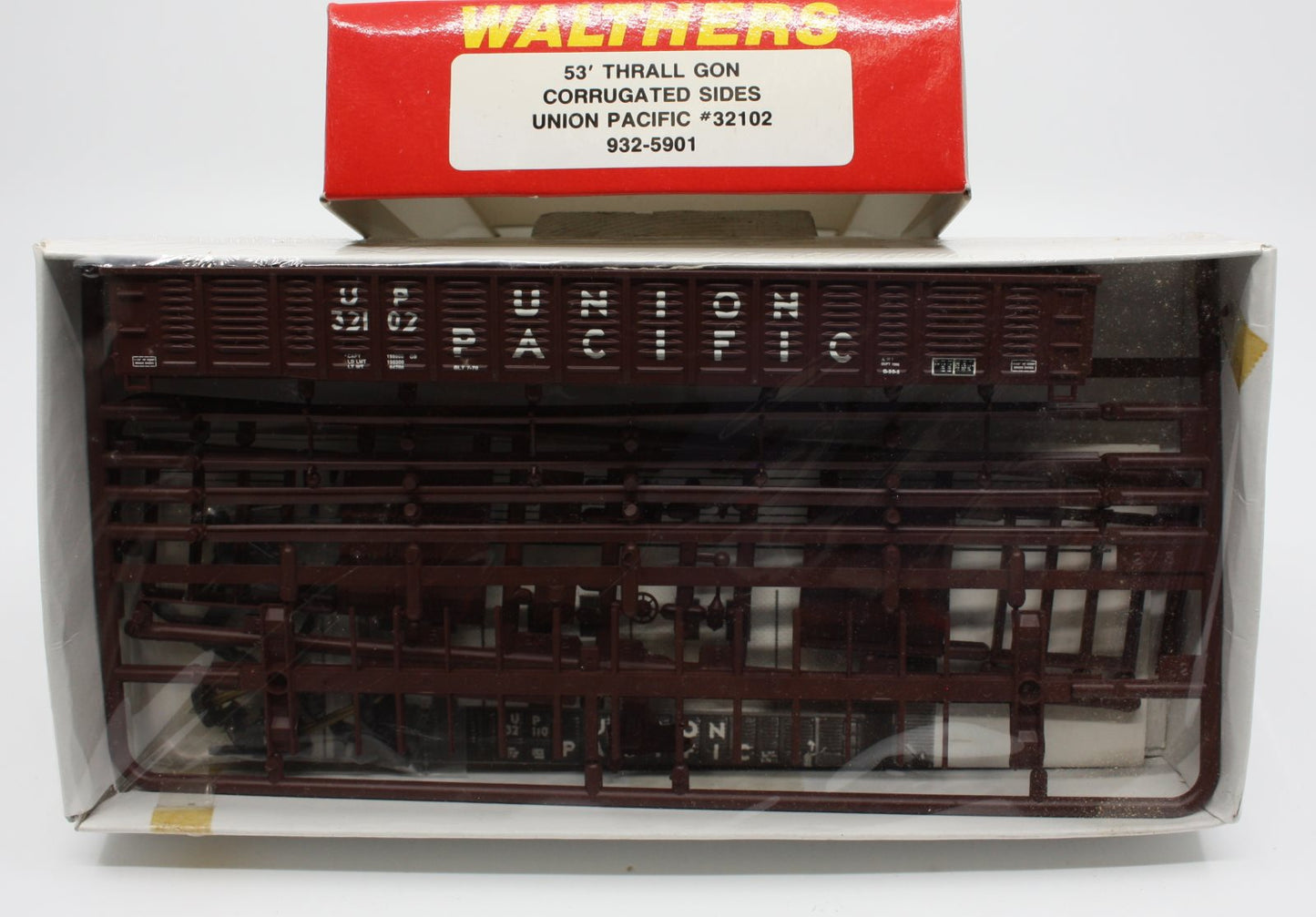 Walthers 932-5901 HO Union Pacific 53' Thrall Gon Corrugated Sides