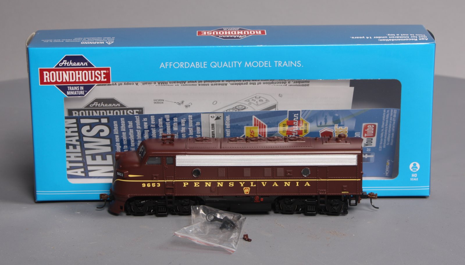 Roundhouse 14782 HO Pennsylvania F7A Diesel Locomotive #9653 – Trainz - Main Image
