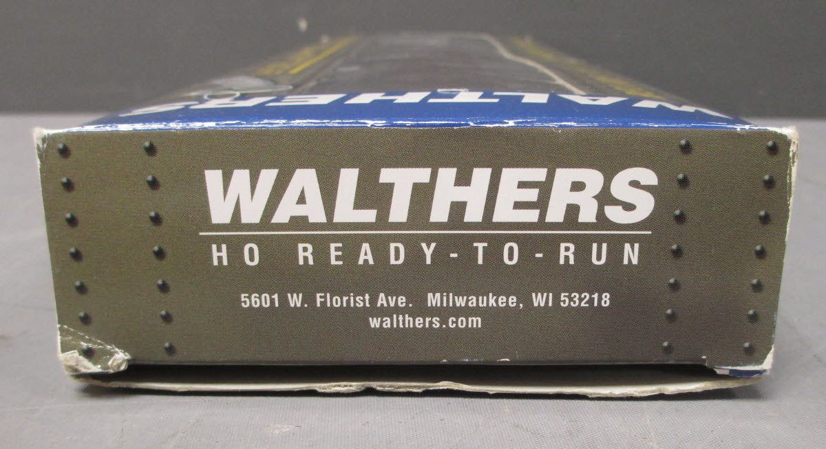 Walthers 932-10254 HO Scale Pennsylvania Pullman Heavyweight Lounge-Observation
