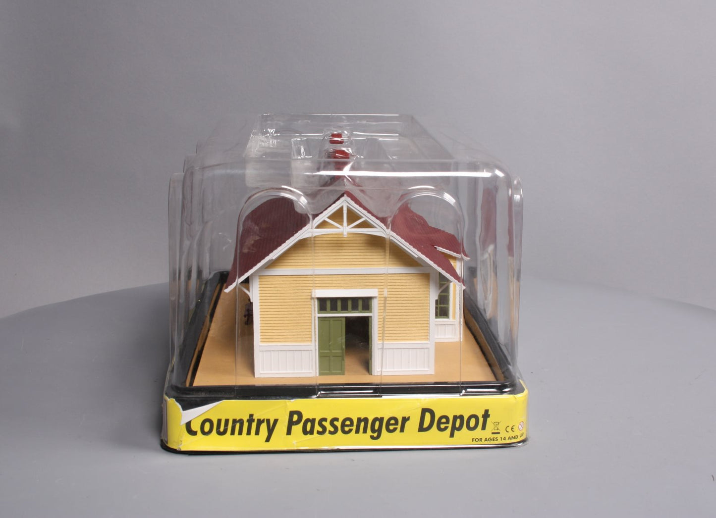 MTH 30-90303 Maroon/Cream Country Passenger Depot NIB