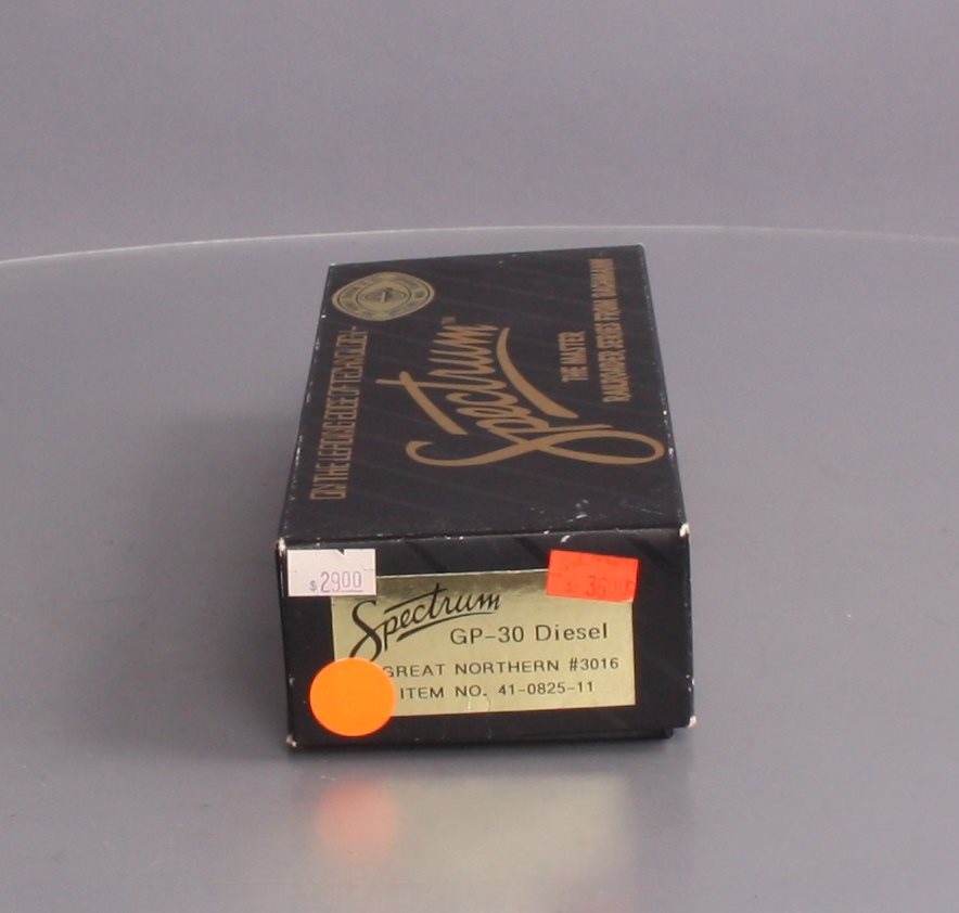 Bachmann 41-0825-11 HO Great Northern GP-30 Powered Diesel Locomotive #3016 MT/Box