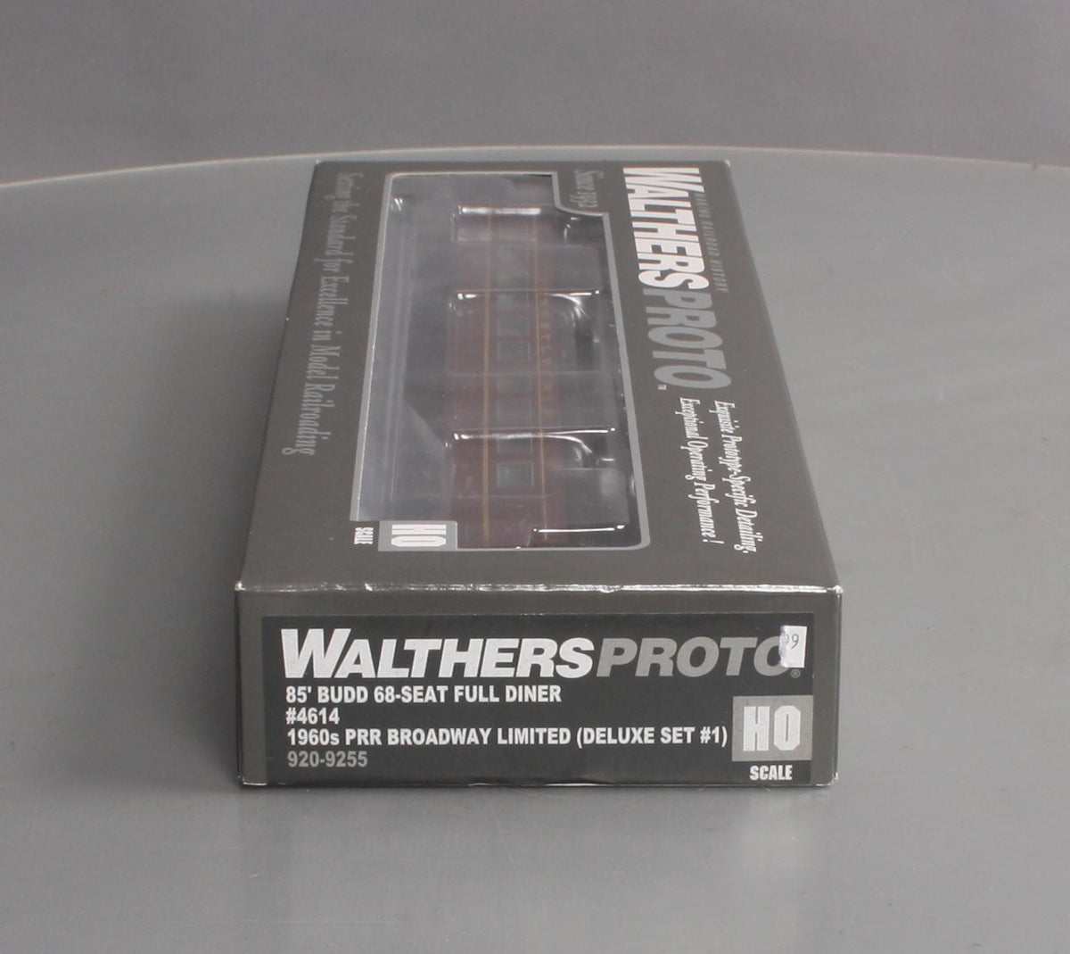 Walthers 920-9255 HO Pennsylvania 85' Budd 68-Seat Diner Car #4614 LN/Box