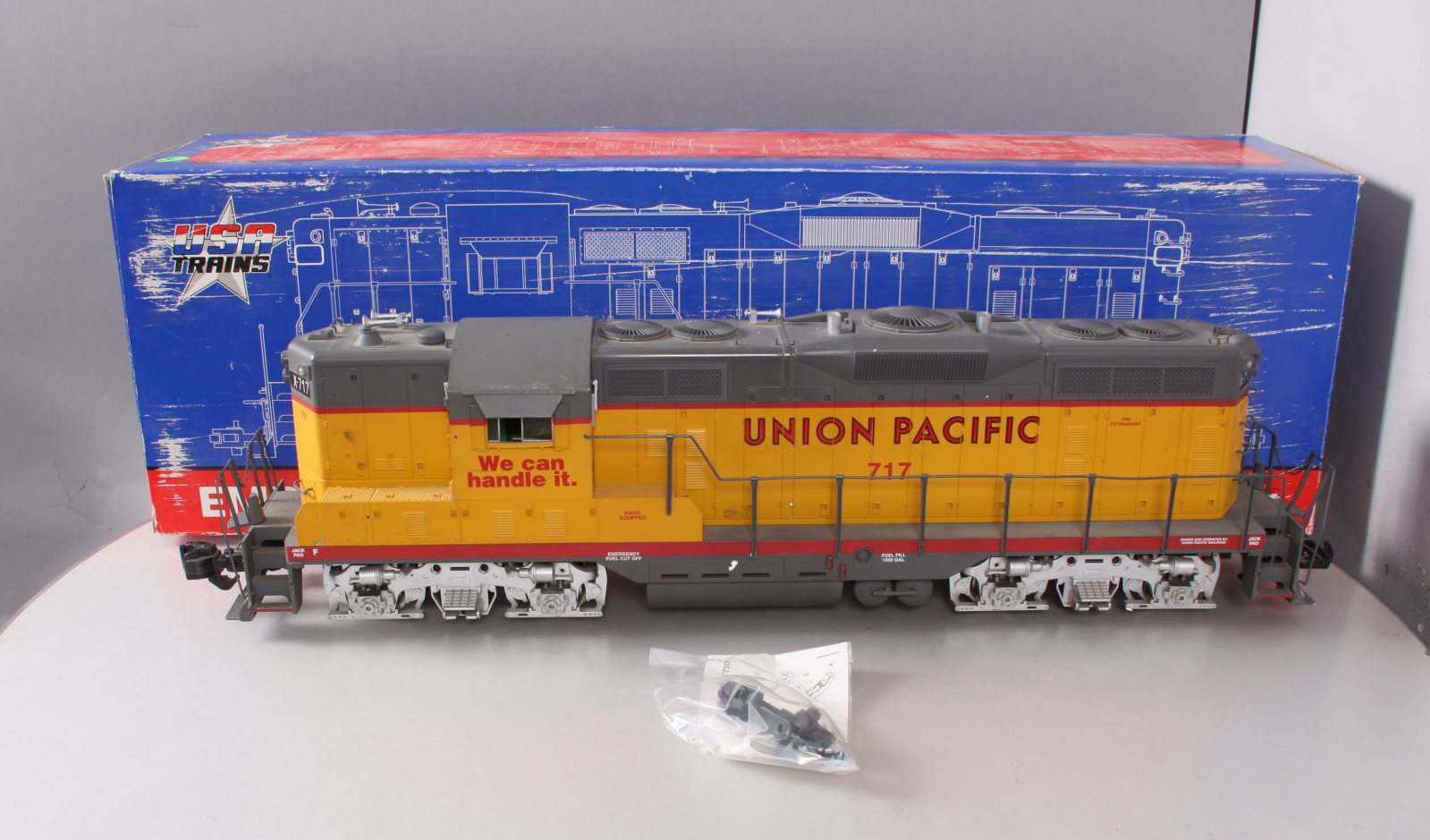 USA Trains R22106 G Union Pacific GP-9 Diesel Locomotive #717 – Trainz
