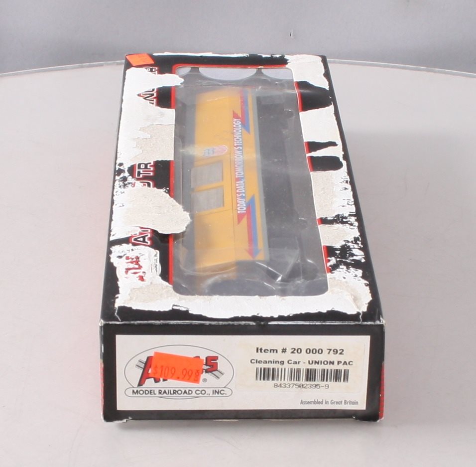 Atlas 20000792 Union Pacific Track Cleaning Car