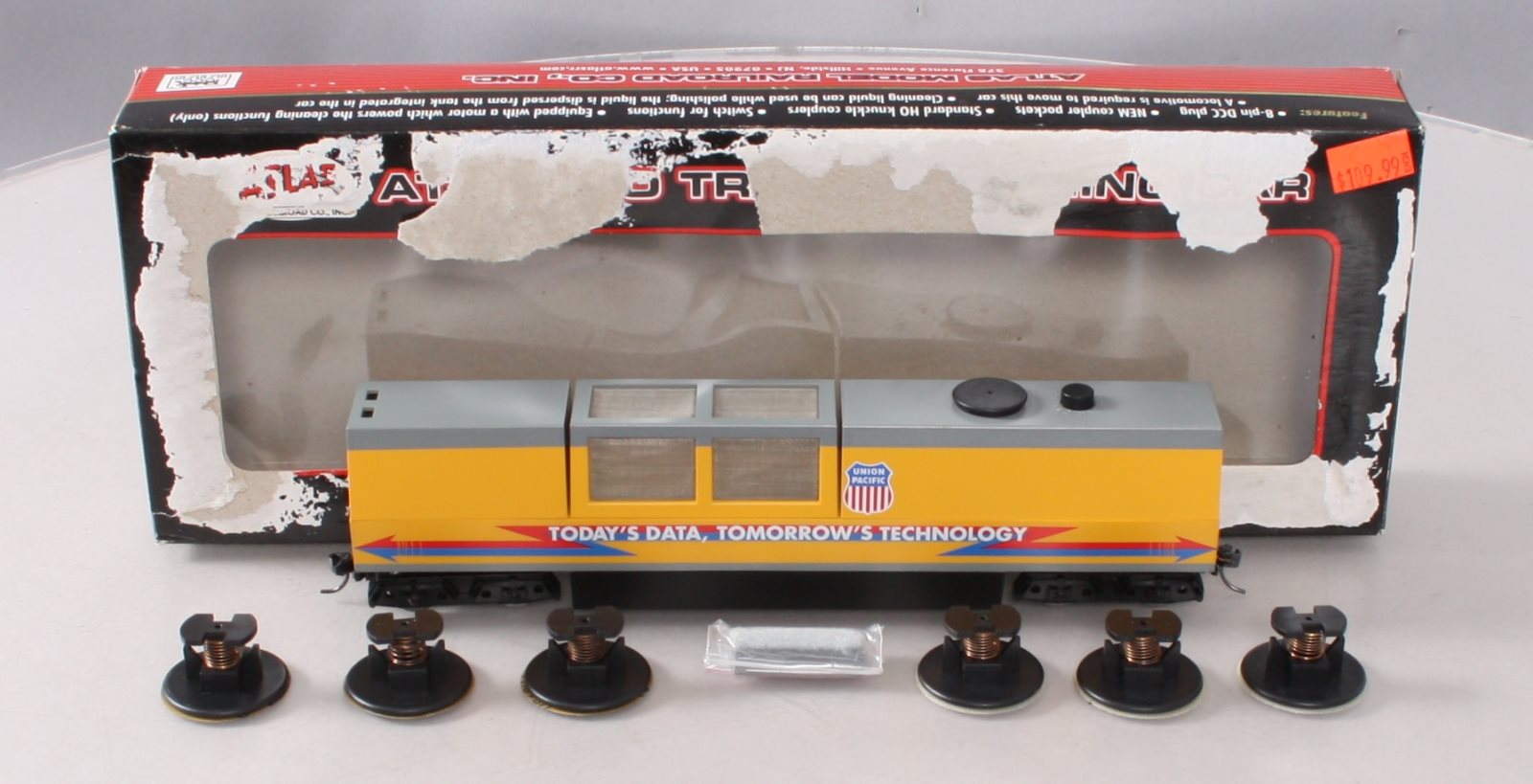 Atlas 20000792 Union Pacific Track Cleaning Car – Trainz