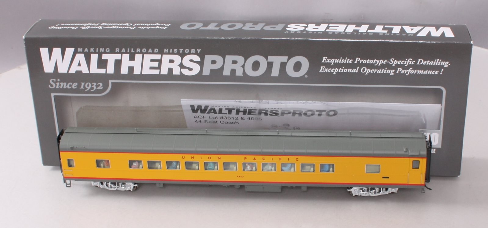 Walthers 920-9552 HO Union Pacific 85' ACF 44-Seat Coach #5463