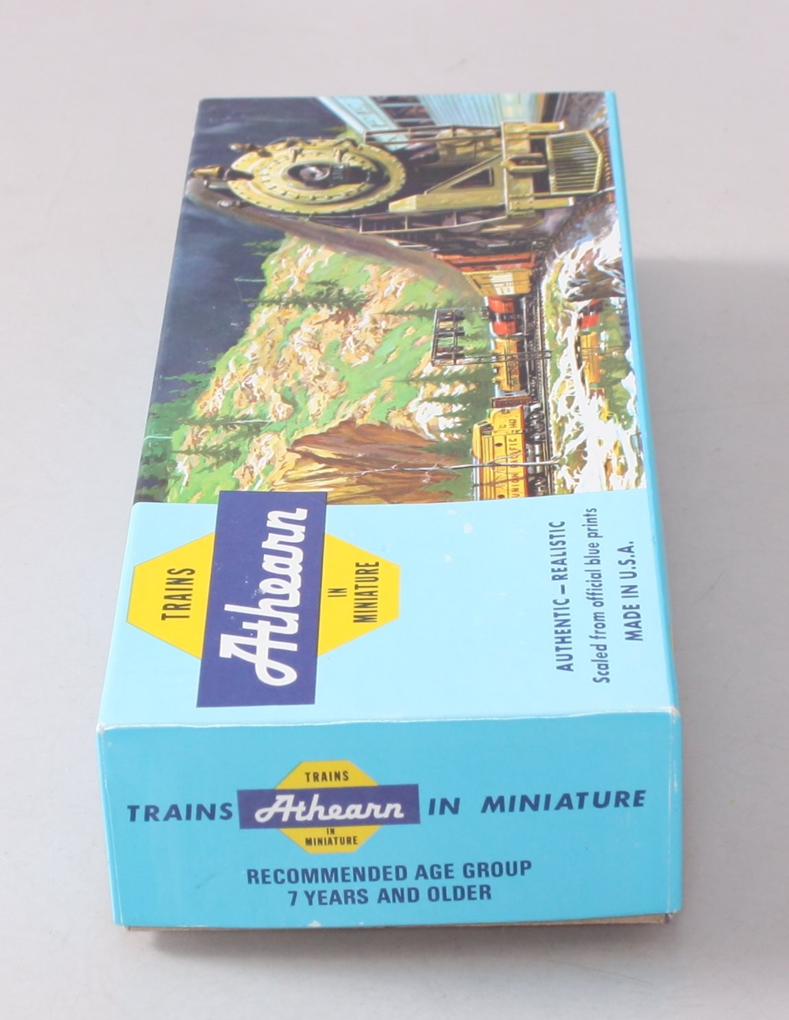 Athearn 4611 HO Scale Union Pacific GP-38 Powered Diesel Locomotive #2056 LN/Box