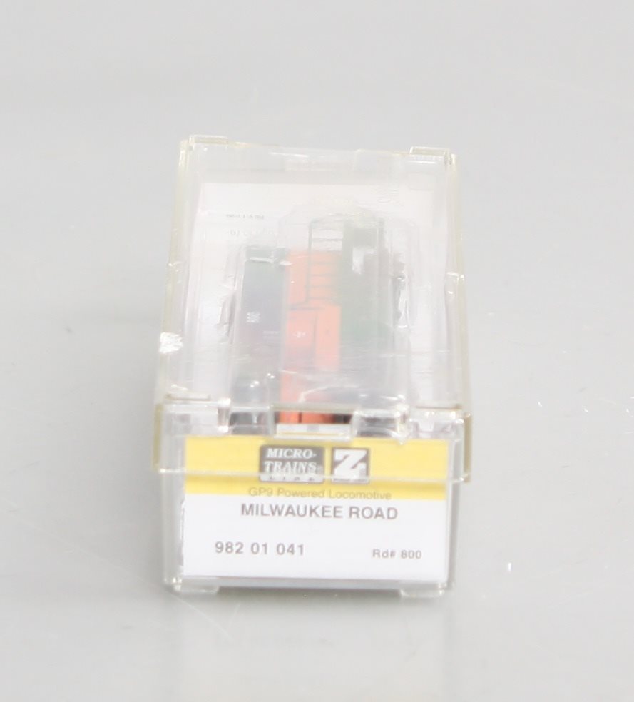 Micro-Trains 98201041 Z Milwaukee Road EMD GP9 Powered Diesel Locomotive #800