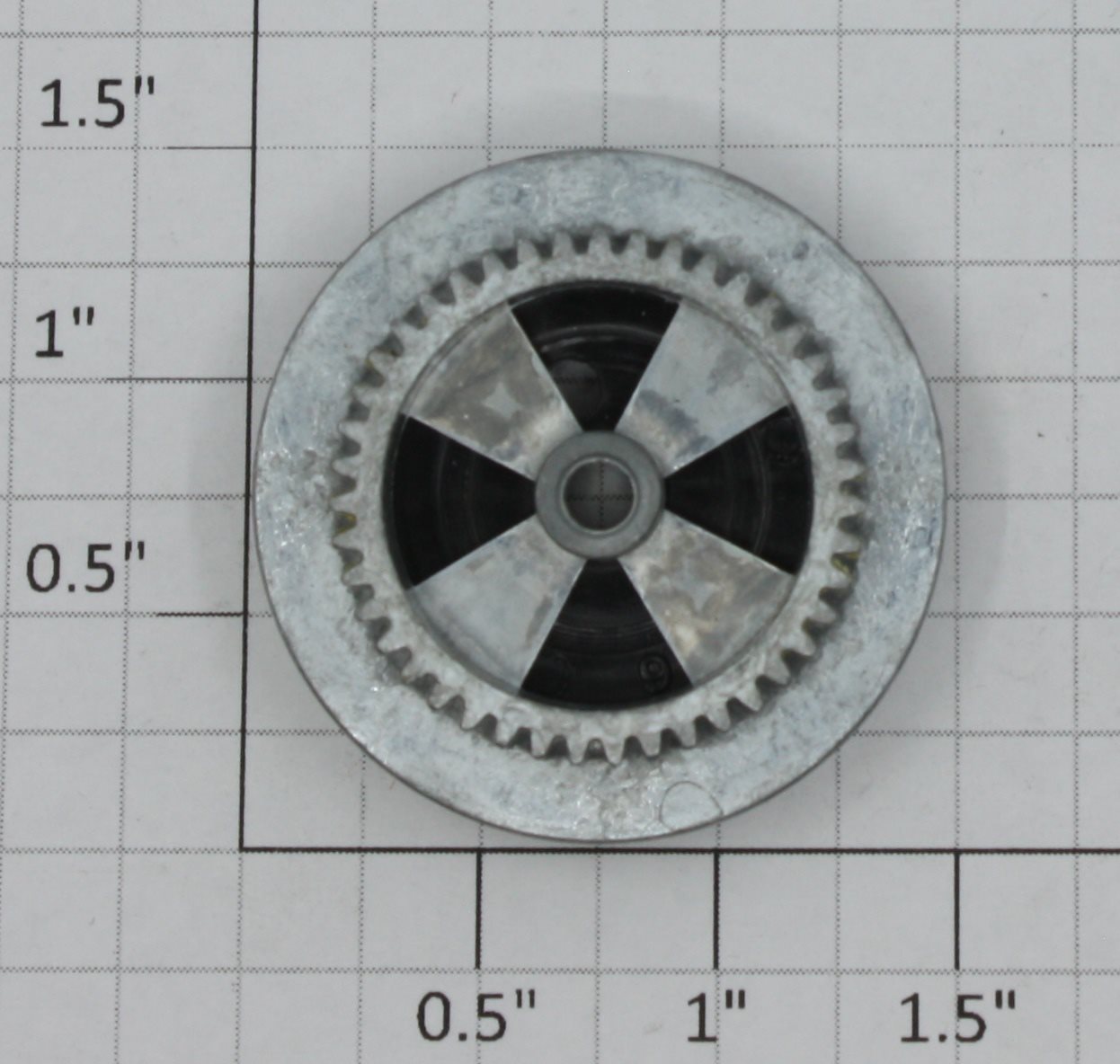 Lionel 8500-129 Wheel with Gear and Boss