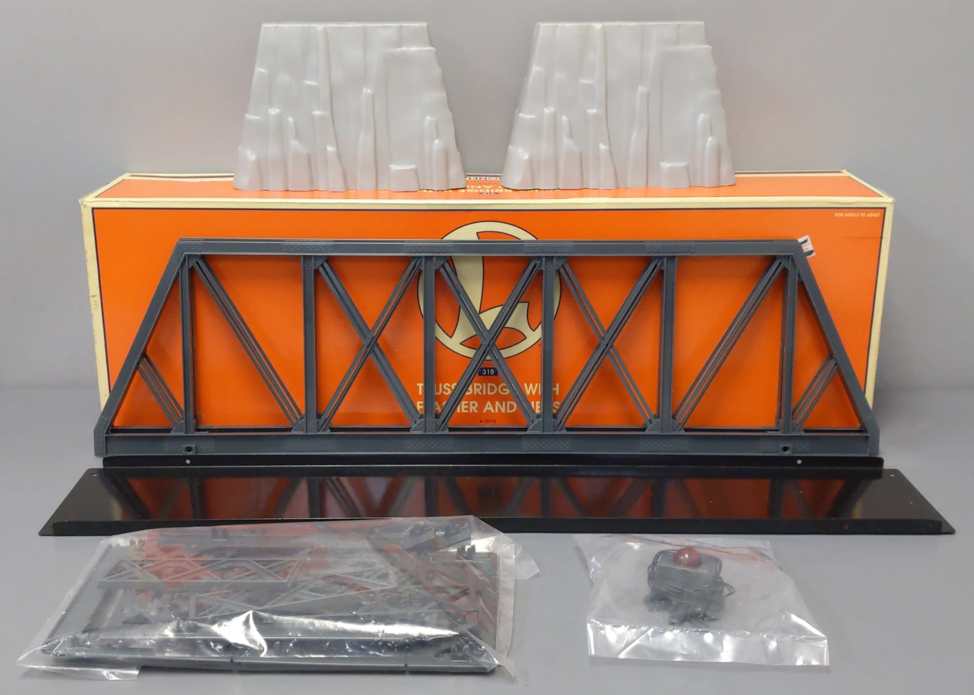 Lionel 6-12772 O Gauge Truss Bridge with Flasher and Piers – Trainz