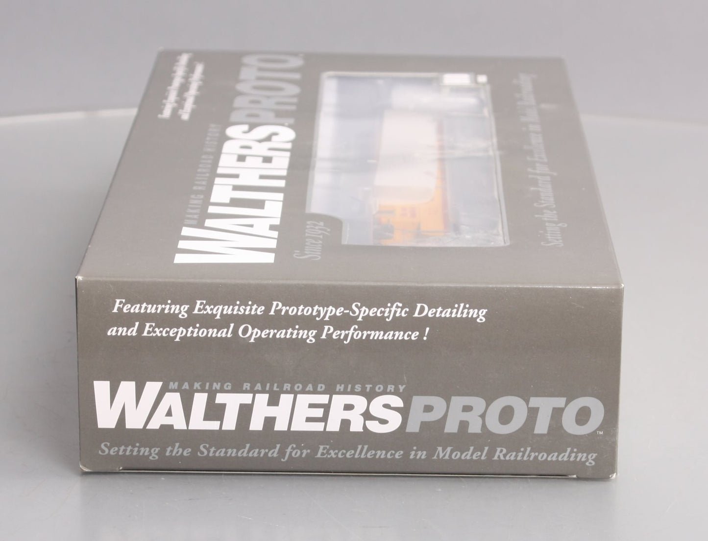 Walthers 920-48865 HO Union Pacific EMD GP30 Diesel Locomotive #727