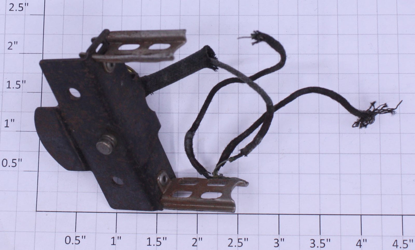 Lionel 1684-9 Front Truck Bracket Assembly & Light Socket