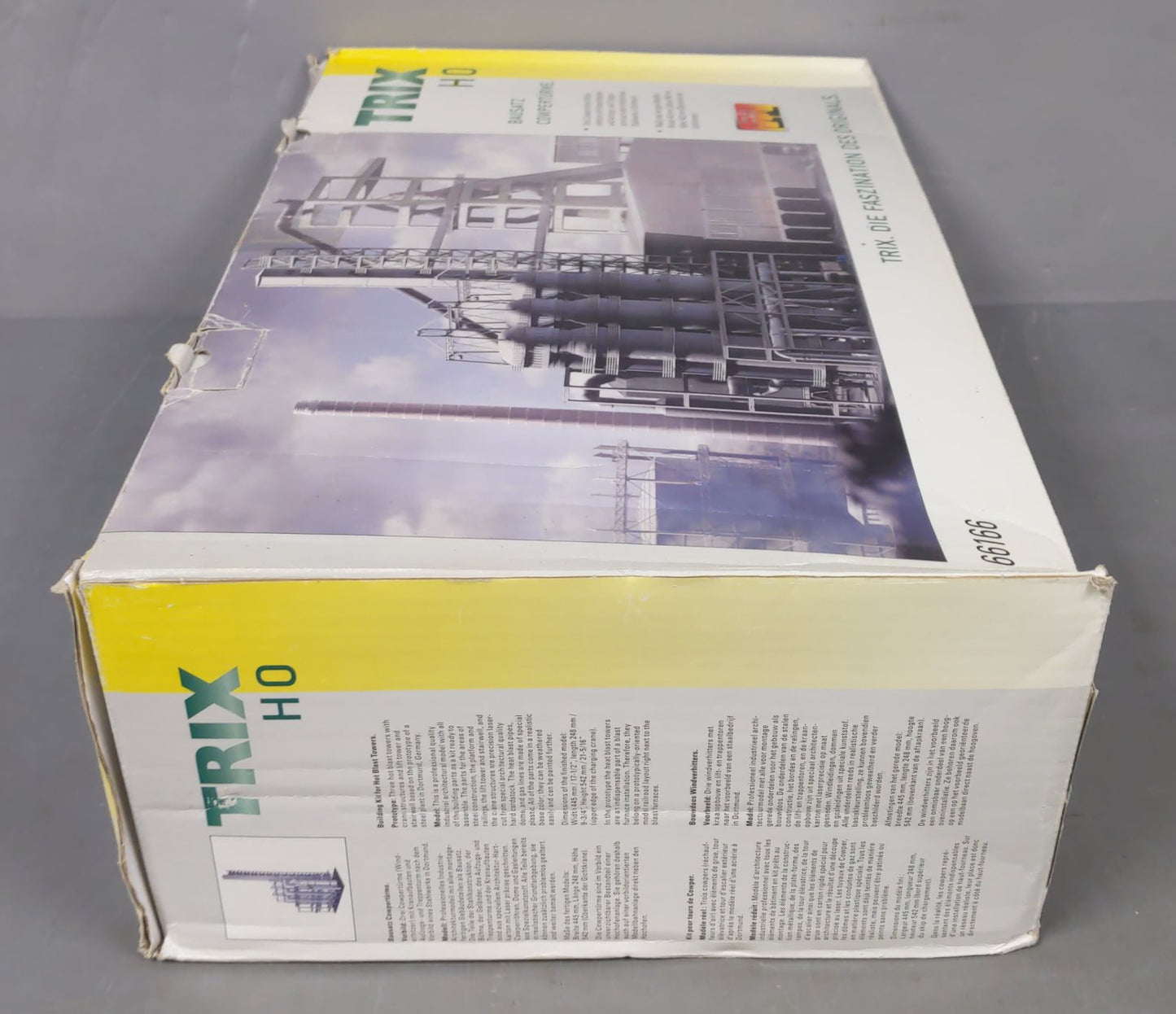 Trix 66166 Three Hot Blast Towers Building Kit