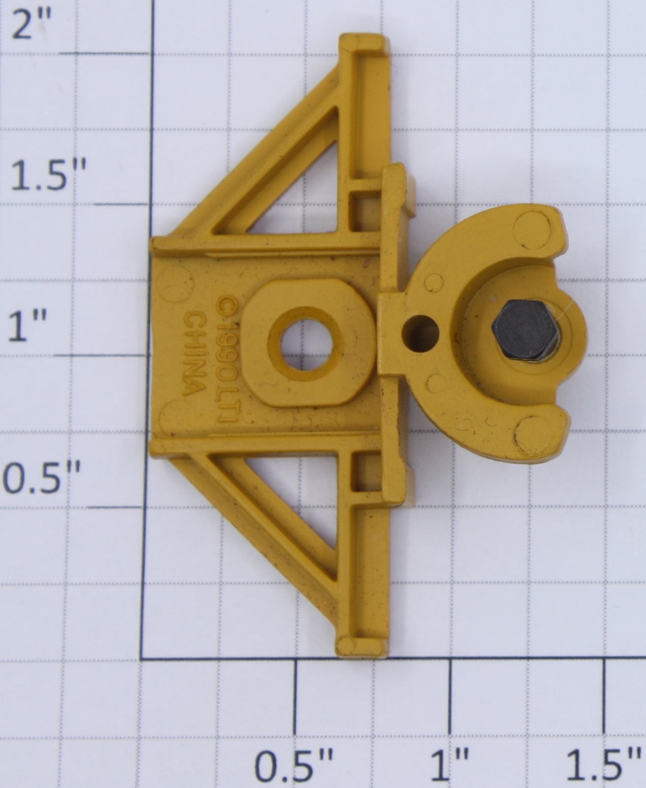 Lionel 16322-25 Light Yellow LTI TTUX Female Articulated Coupler with Bolt
