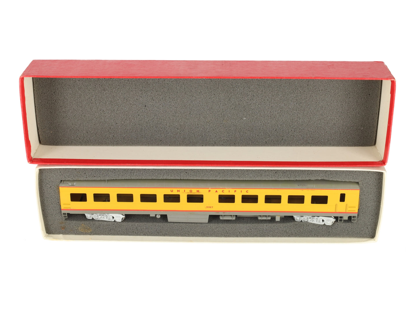 Soho 480 HO Scale Brass Union Pacific Lunch -Counter-Lounge Diner Car- Painted/Box