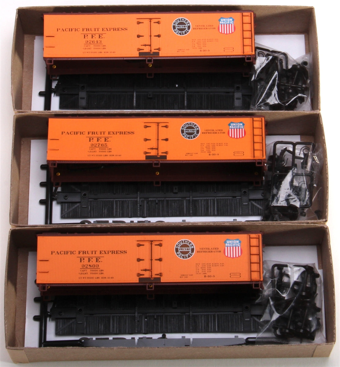 Accurail 8031 HO PFE 40' REEFER 3PK