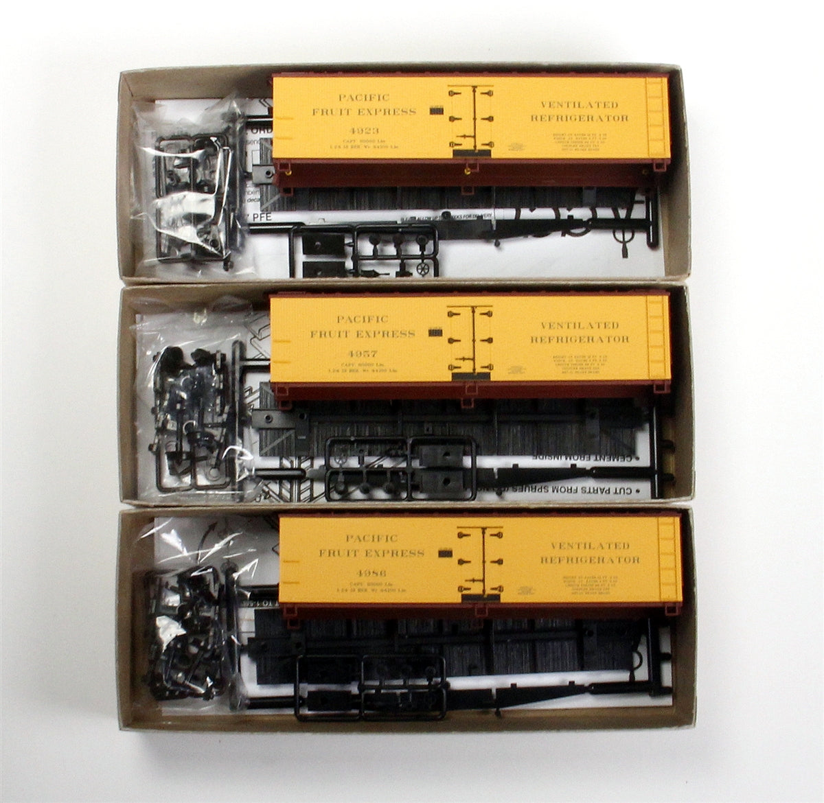 Accurail 48474 HO Pacific Fruit Express (Early) 40' Wood Reefers Kit (Set of 3)
