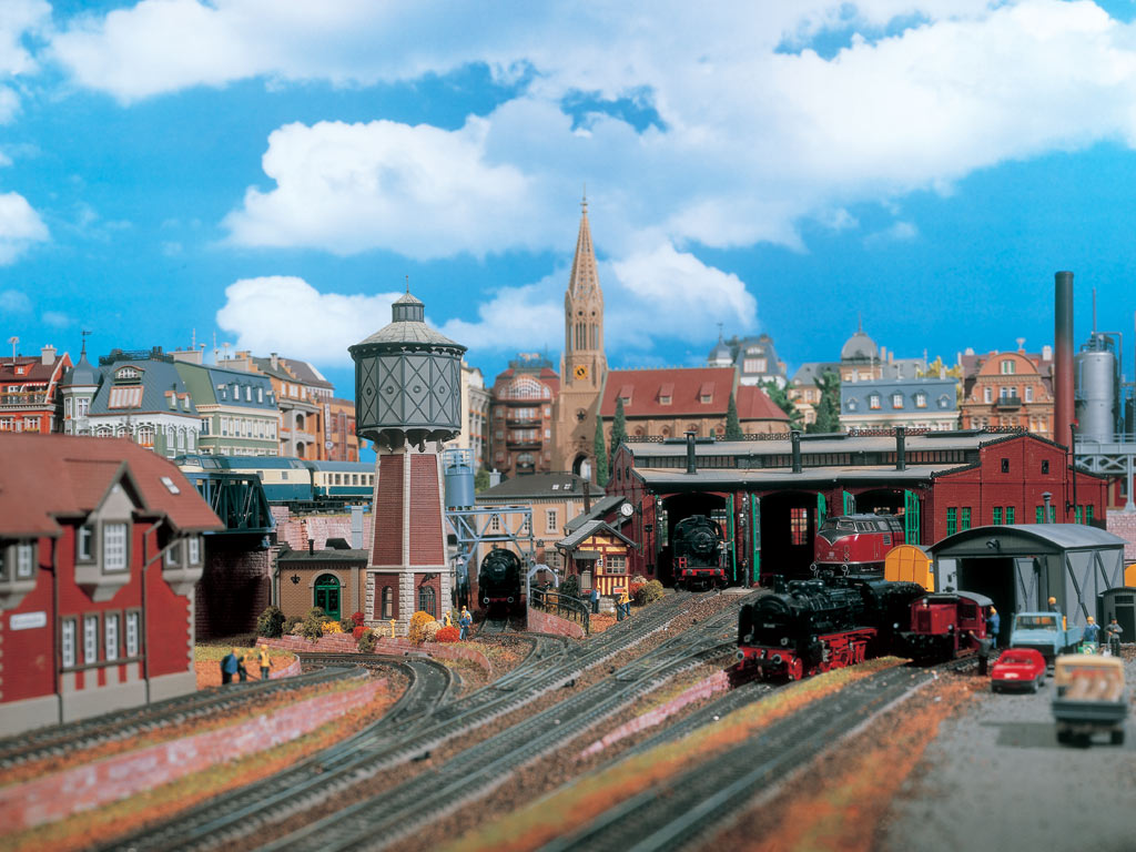 Vollmer 5754 HO Scale Three-Stall Roundhouse Plastic Kit – Trainz