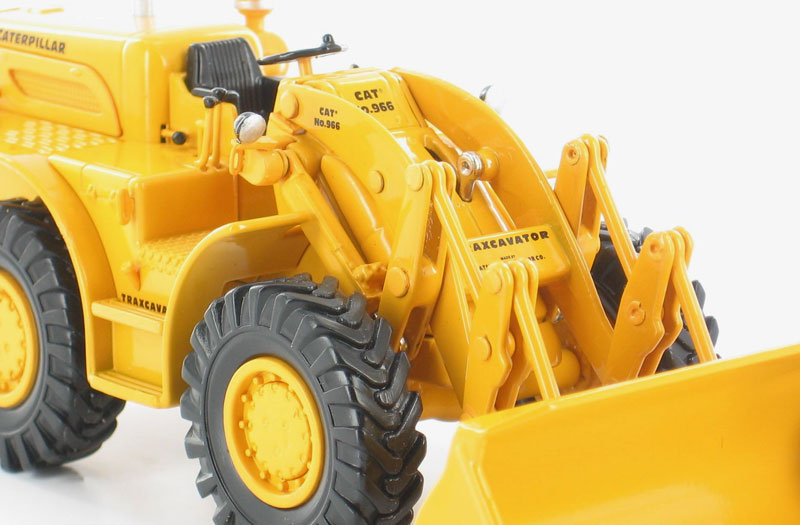 Norscot 55232 1:50 Diecast Caterpillar 966A Traxcavator