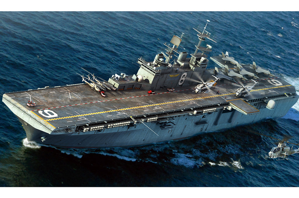 Hobby Boss Models 83407 1:700 USS Bonhomme Richard LHD-6 Ship Plastic Kit