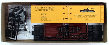 Accurail 8320 HO West India Fruit and Steamship Co. 40' Steel Reefer # 800 Kit