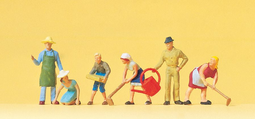 Preiser 14081 HO In the Garden Figures (Set of 6)
