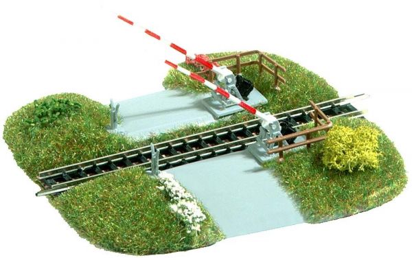 Busch 8023 HO/N Level Crossing
