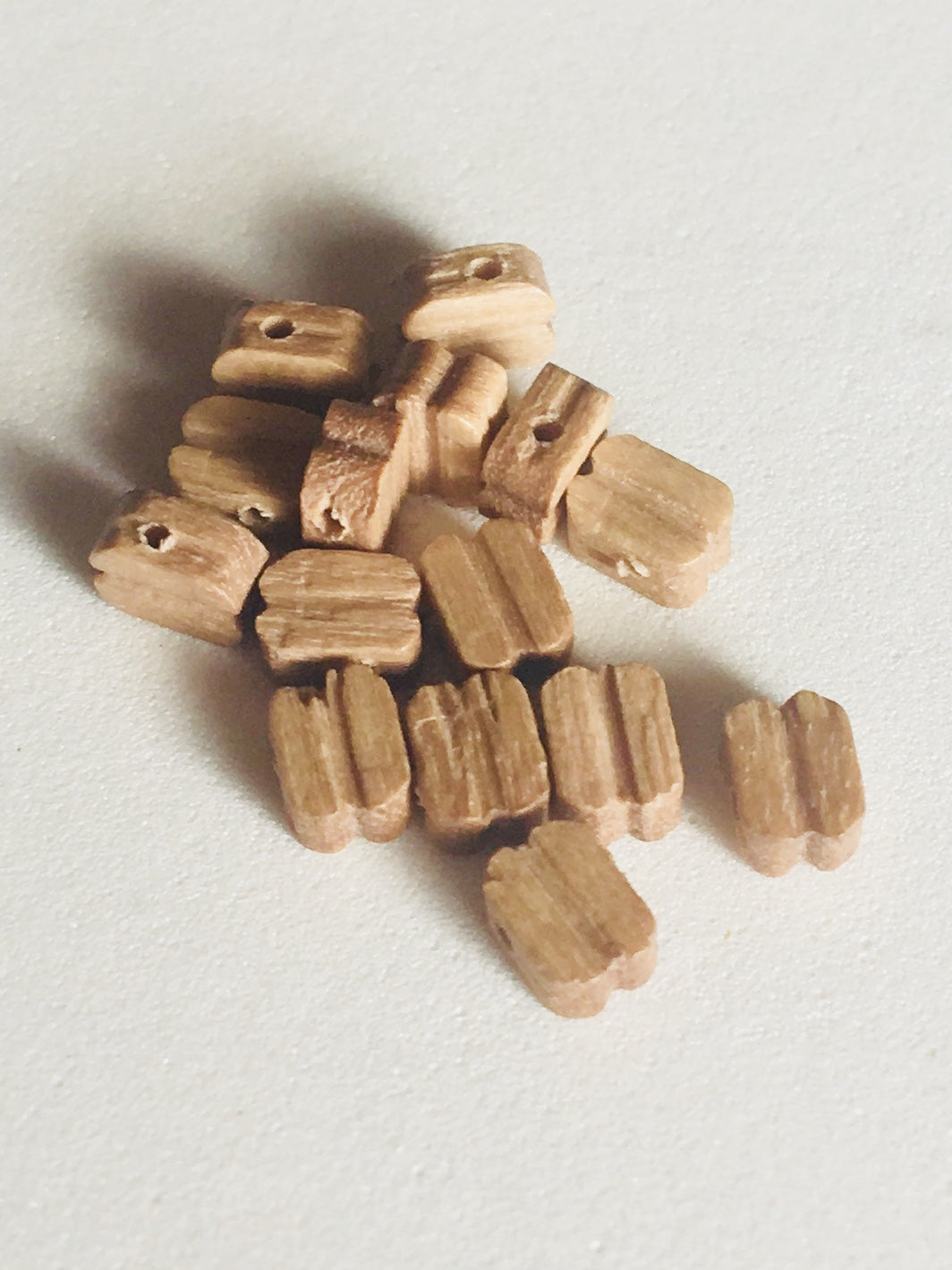 Model Shipways 0303 5/32"/ 4mm Single Walnut Block (Pack of 40)