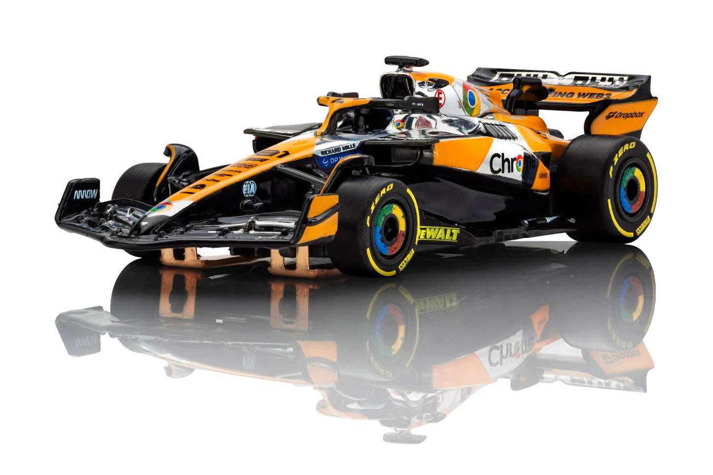AFX 22158 HO #81 Oscar Piastri 2024 McLaren F1 MCL38 Austin Slot Car
