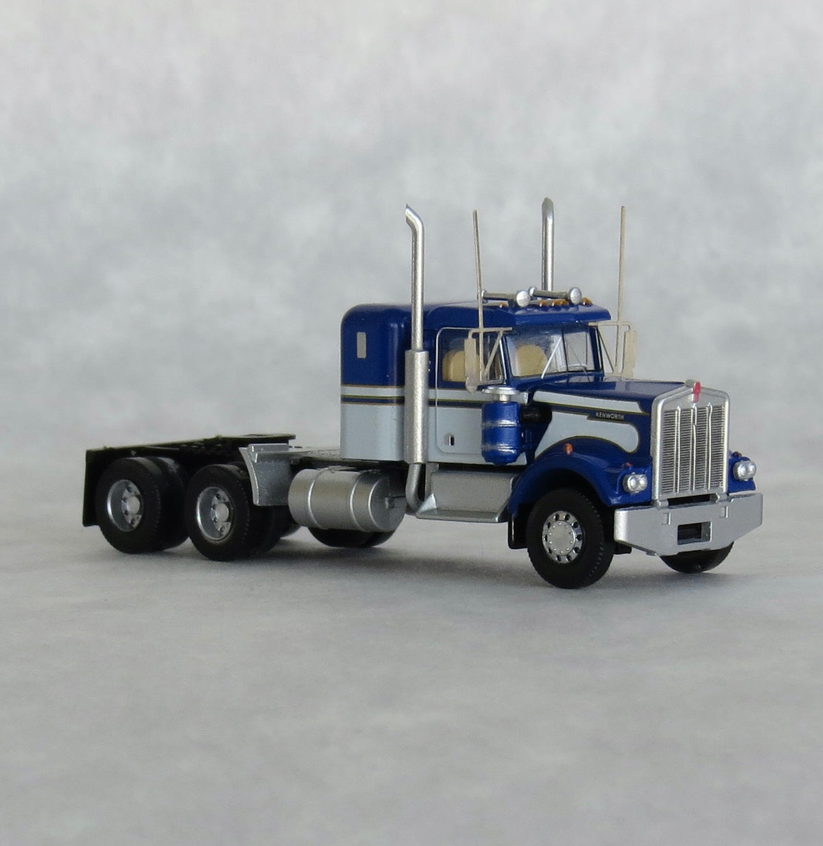 Trainworx Inc. 49034 N Seminole Blue & White Kenworth W900 36" Sleeper Tractor
